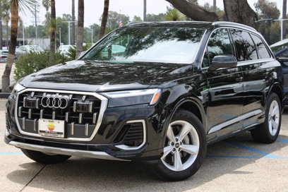 Certified 2025 Audi Q7 2.0T Premium w/ Convenience Package
