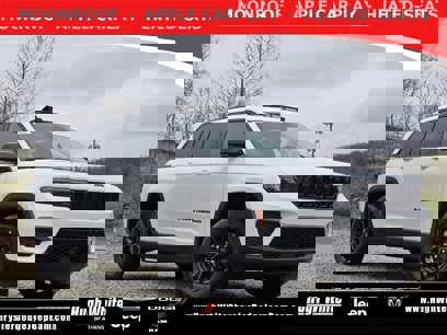 New 2025 Jeep Grand Cherokee Altitude