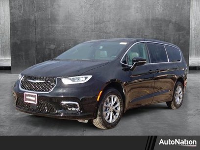New 2025 Chrysler Pacifica Select