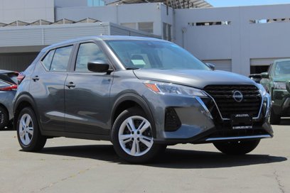 New 2025 Nissan Kicks Play S