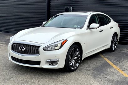 Used 2018 INFINITI Q70 Luxe