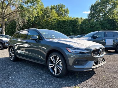 New 2026 Volvo V60 B5 Cross Country Plus w/ Protection Package Premier