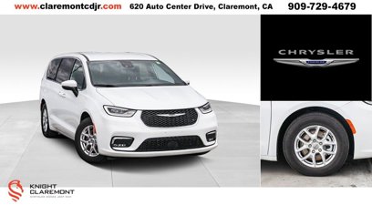 Used 2023 Chrysler Pacifica Touring