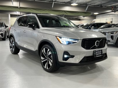 Used 2023 Volvo XC40 B5 Plus w/ Driver Assist Package