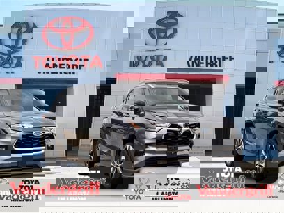 Used 2023 Toyota Highlander XLE