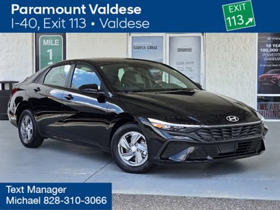 New 2025 Hyundai Elantra SE