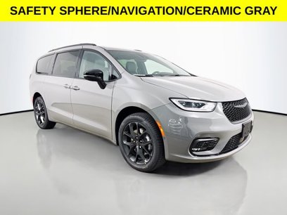 New 2025 Chrysler Pacifica Limited