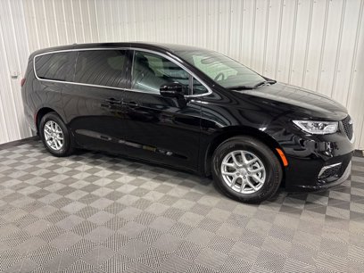 New 2025 Chrysler Pacifica Select