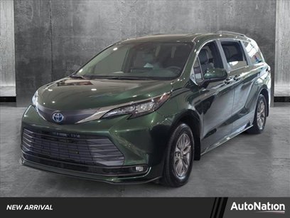 New 2025 Toyota Sienna XLE