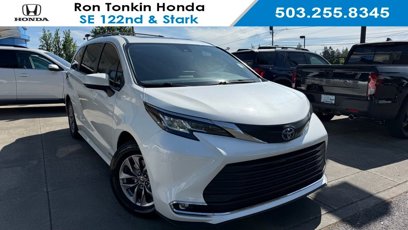 Used 2021 Toyota Sienna XLE