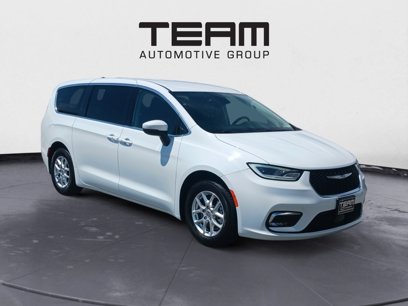 Used 2023 Chrysler Pacifica Touring-L