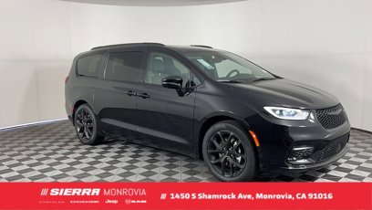 New 2025 Chrysler Pacifica Limited