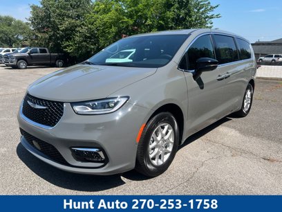 New 2025 Chrysler Pacifica Select