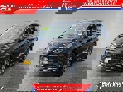 Used 2023 Toyota Sienna XLE