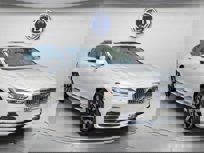 New 2024 Volvo S90 T8 Ultimate w/ Lounge Package