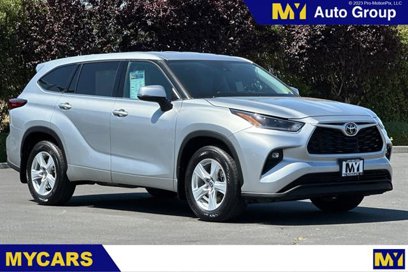 Used 2023 Toyota Highlander LE