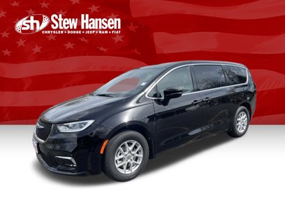 New 2025 Chrysler Pacifica Select
