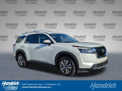 Used 2023 Nissan Pathfinder SL