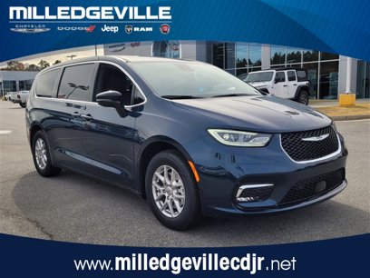 New 2025 Chrysler Pacifica Select