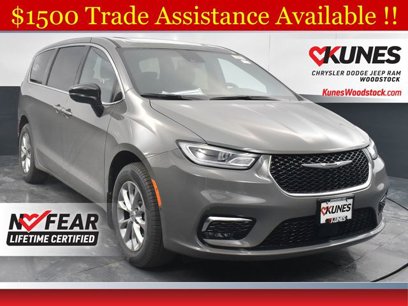 New 2025 Chrysler Pacifica Select