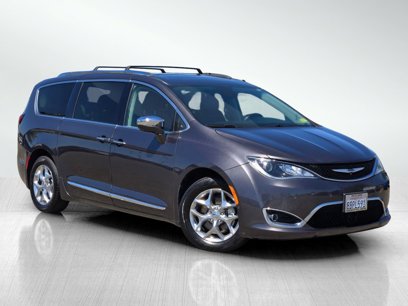 Used 2018 Chrysler Pacifica Limited w/ Advanced Safetytec Group