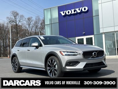 New 2025 Volvo V60 B5 Cross Country Ultra w/ Protection Package Premier