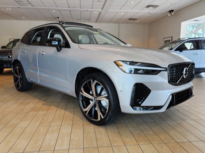 New 2025 Volvo XC60 B5 Ultra w/ Protection Package