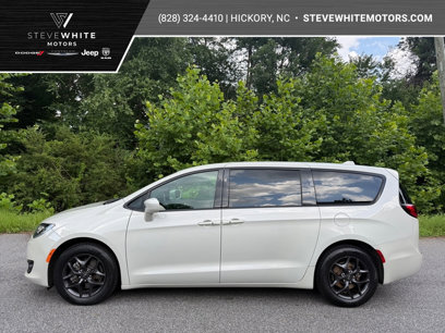 Used 2020 Chrysler Pacifica Touring w/ S Appearance Package