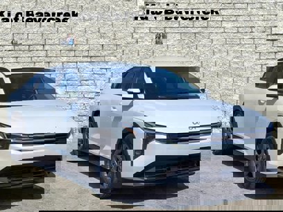 New 2025 Kia K4 LXS