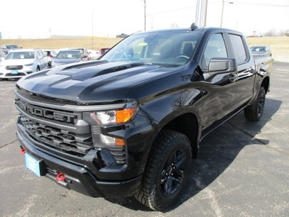 New 2025 Chevrolet Silverado 1500 Custom Trail Boss w/ LPO, Dark Essentials Package