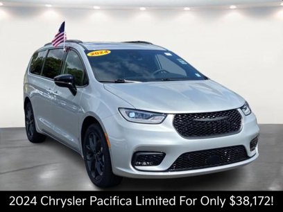 Used 2024 Chrysler Pacifica Limited w/ S Appearance Package