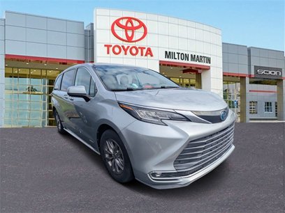 Used 2021 Toyota Sienna XLE