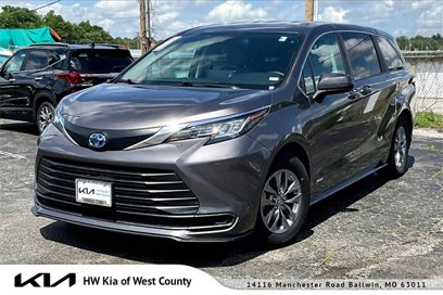 Used 2021 Toyota Sienna LE