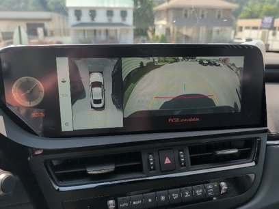 New 2025 Lexus ES 300h w/ Luxury Package