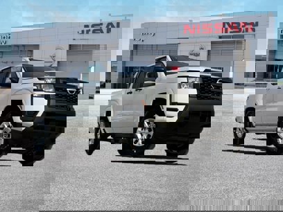 New 2025 Nissan Frontier S