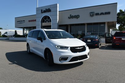 New 2024 Chrysler Pacifica Limited