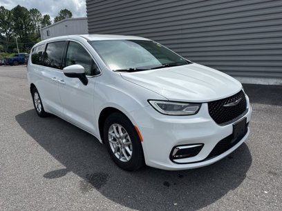 Used 2023 Chrysler Pacifica Touring-L