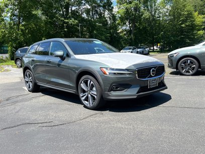 New 2026 Volvo V60 B5 Cross Country Plus w/ Protection Package Premier