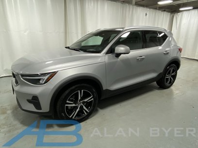 Used 2025 Volvo XC40 B5 Core