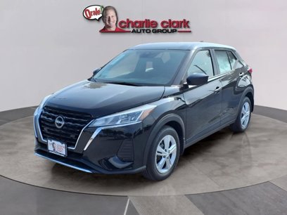 New 2025 Nissan Kicks Play S