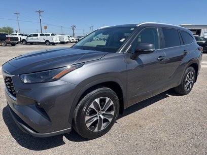 Used 2023 Toyota Highlander XLE