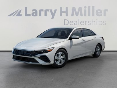 New 2025 Hyundai Elantra SE