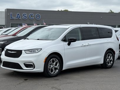 Used 2024 Chrysler Pacifica Limited