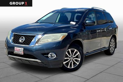 Used 2015 Nissan Pathfinder SV w/ Trailer Tow Package