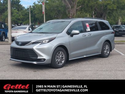 New 2025 Toyota Sienna XLE