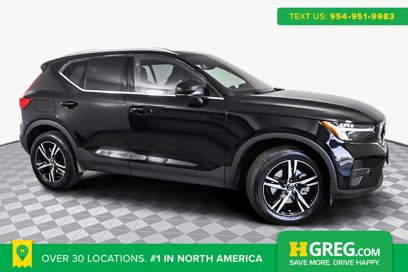 Used 2025 Volvo XC40 B5 Core