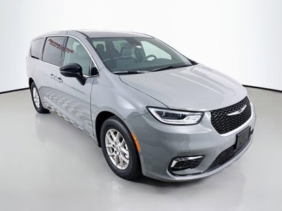 New 2025 Chrysler Pacifica Select