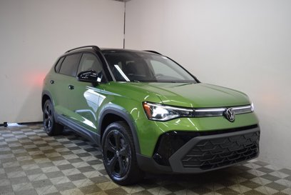 New 2025 Volkswagen Taos SE