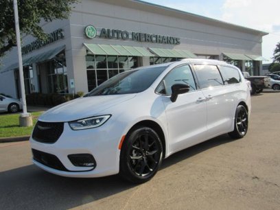 Used 2025 Chrysler Pacifica Limited