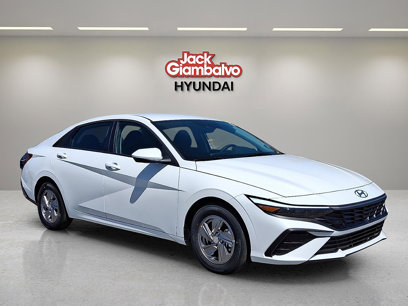 New 2025 Hyundai Elantra SE